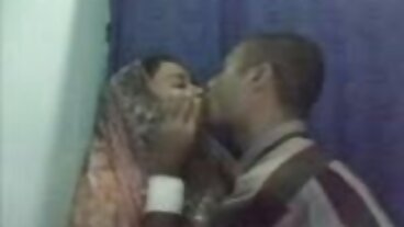 Người lạ kéo ra của anh ấy vòi nước và cums trong công cộng nơi Biên Soạn P1 dit gai vu to