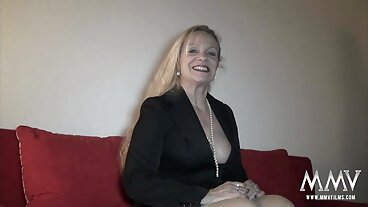 Stepmom tôi đã nhận một boner khi tôi nhìn vào bạn mỗi lần sex dit ba bau